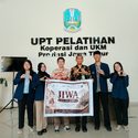 Tim PKM RSH Ma Chung Serahkan Model Tata Kelola UMKM Berbasis Budaya