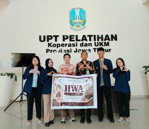 Tim PKM RSH Ma Chung Serahkan Model Tata Kelola UMKM Berbasis Budaya
